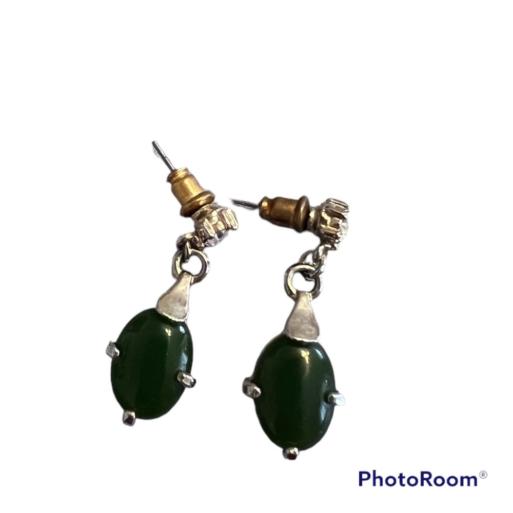 🟢Women’s emerald green stone dangle earrings w/mini jewel.
